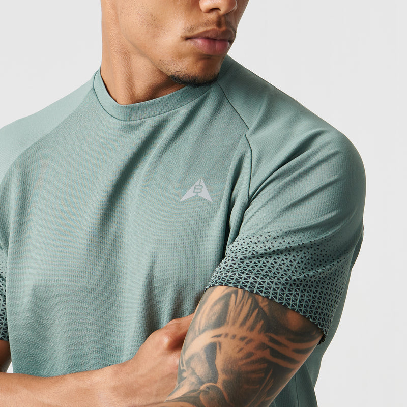 VELOCITY OMBRE SLEEVE PERFORMANCE T-SHIRT